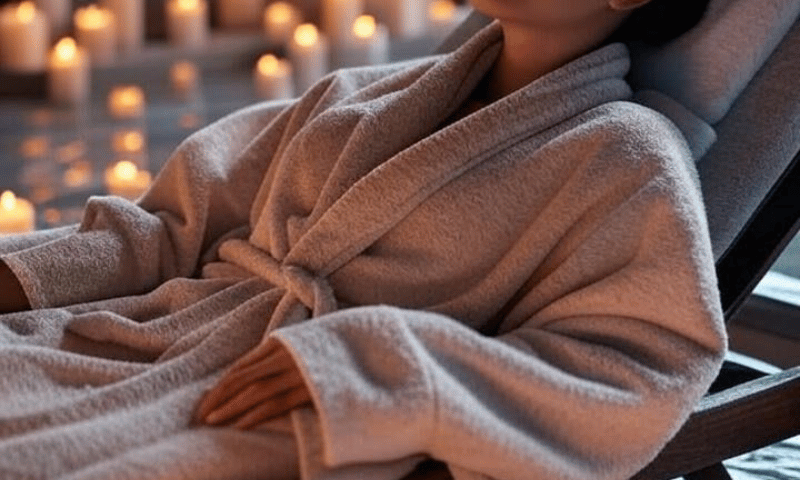 Relaxing head massage therapy provided by a professional massage therapist in Delhi
